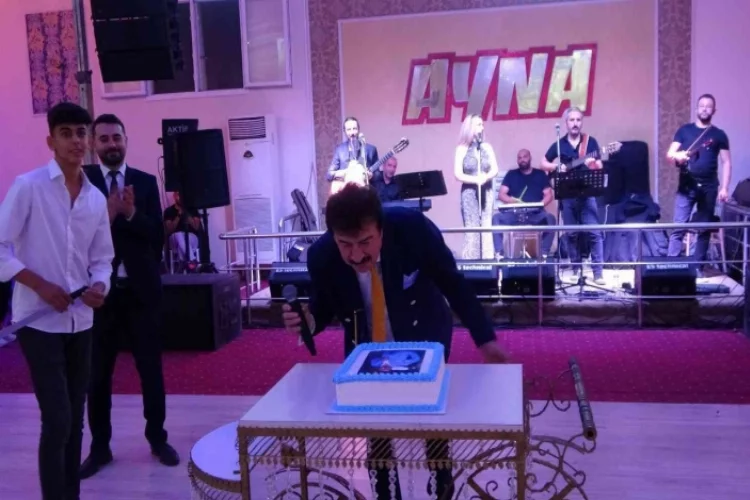 Şair Ahmet Selçuk İlkan sahnede 67. yaşını kutladı