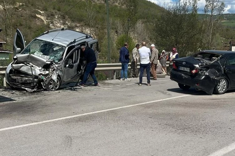 Samsun Kavak'ta trafik kazasında 5 kişi yaralandı