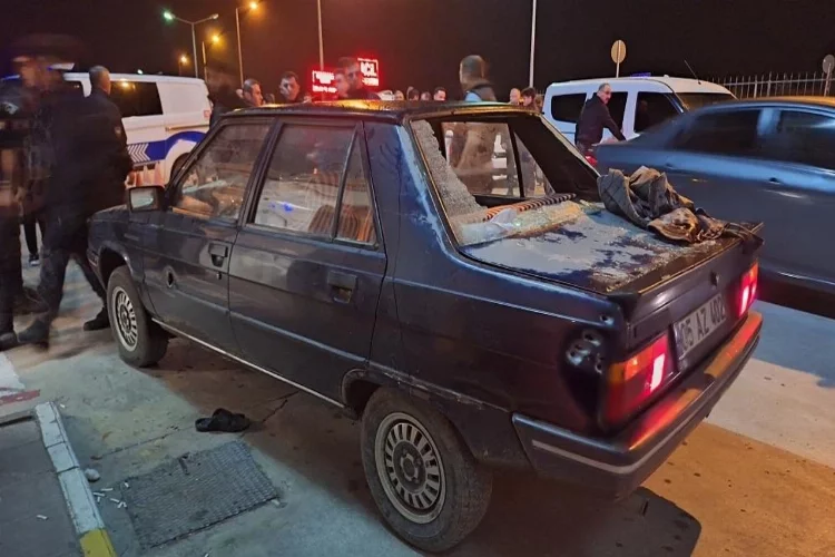 SAMSUN - Otomobile düzenlenen pompalı tüfekli saldırıda 3 kişi yaralandı