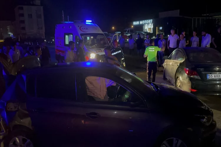 SAMSUN - İki otomobilin çarpıştığı kazada 3 kişi yaralandı