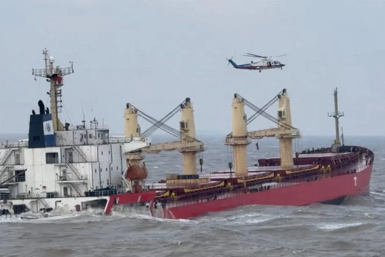 Şangay açıklarında Türk gemisi battı: Mürettebat kurtarıldı