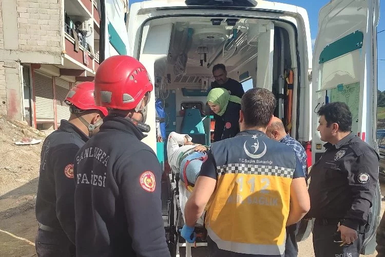 Şanlıurfa'da asansör boşluğuna düşen genç, itfaiye ekiplerince yaralı olarak kurtarıldı