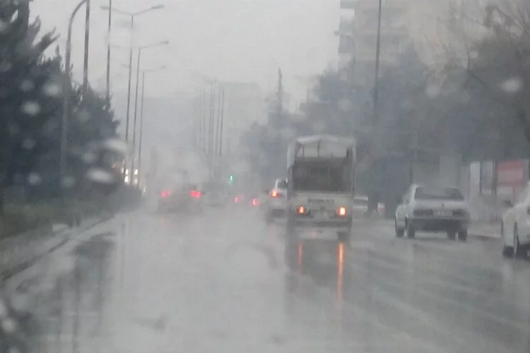 Şanlıurfa'da sis ve yağış sürücülere  zor anlar yaşattı