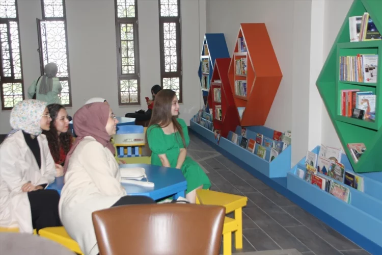 Serik'teki millet bahçesine kütüphane açıldı
