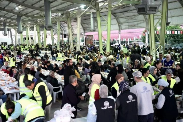 Seyhan Belediyesi geleneksel iftar programlarına devam ediyor