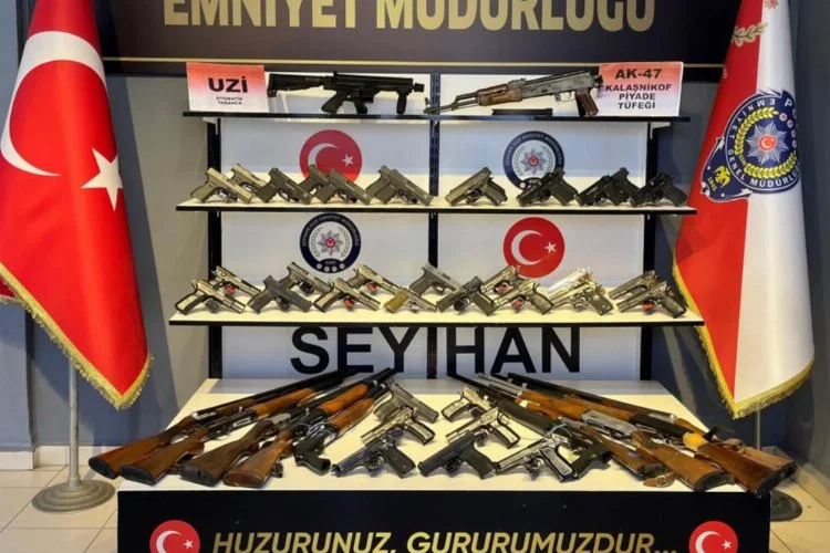 Seyhan'da polis operasyonunda 43 ruhsatsız silah ele geçirildi, 14 şüpheli tutuklandı