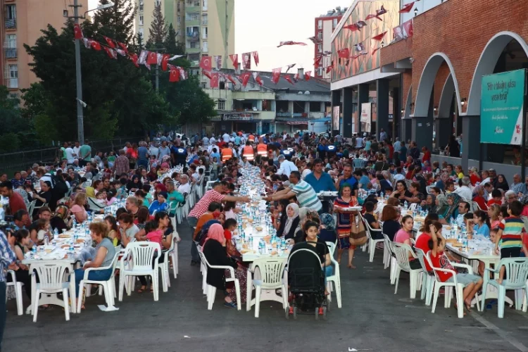  Seyhan Belediyesi iftar sofrasında bin 500 kişiyi ağırladı  