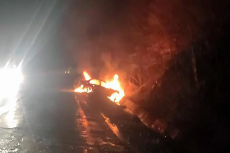 Sinop’ta otomobil seyir halindeyken yandı