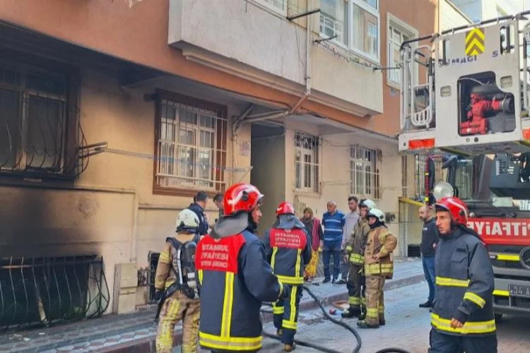 Sultangazi'de yabancı uyruklu ailenin yaşadığı dairede yangın meydana geldi 