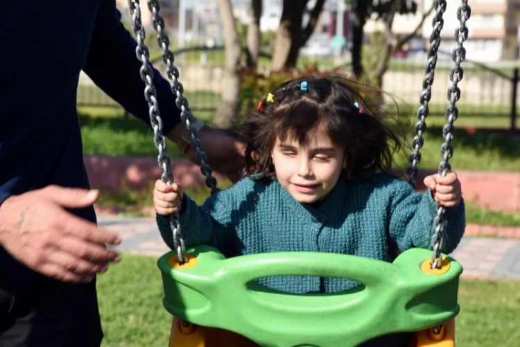 Suriye'deki savaşta kör olan küçük Sidra, Türkiye’de sağlığına kavuştu