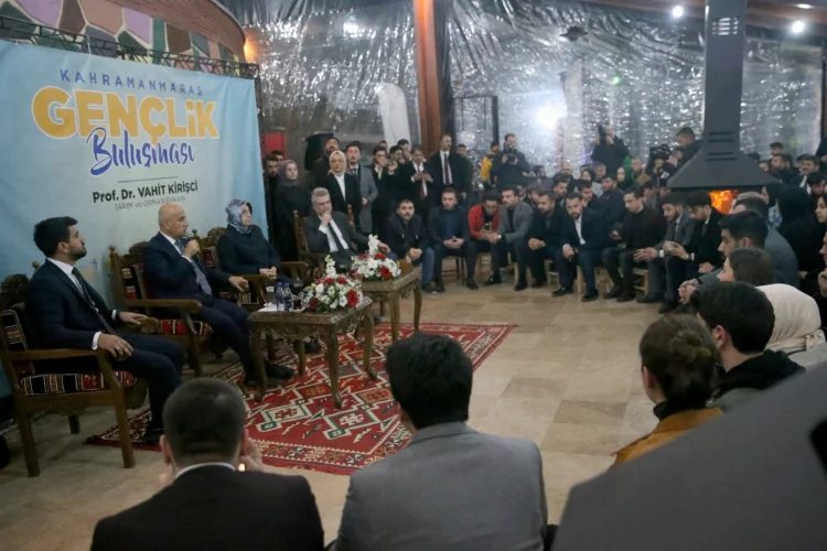 Tarım ve Orman Bakanı Kirişci, Kahramanmaraş'ta gençlerle buluştu: