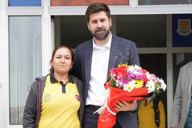 Tarsus Belediye Başkanı Ali Boltaç, temizlik işleri personeliyle bayramlaştı