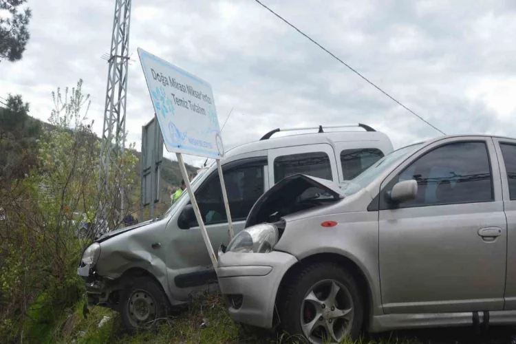 Tokat’ta otomobil ile hafif ticari araç çarpıştı: 2 yaralı