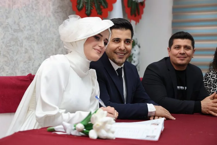 Toroslar ilçesinde Sevgililer Günü'nde 22 nikah kıyıldı