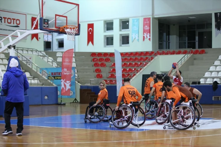 Tosyalı İskenderun Engelliler Spor Kulübünün tekerlekli sandalye basketbol takımı Avrupa'yı hedefliyor
