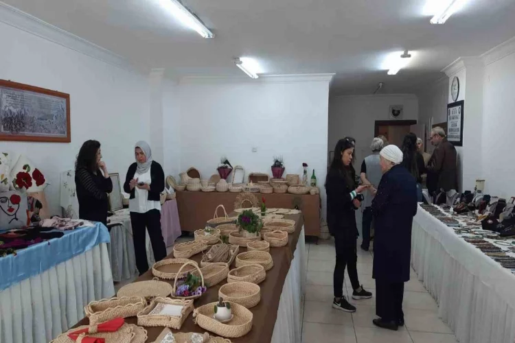 Türk Anneler Derneği’nin El Sanatları Sergisi açıldı