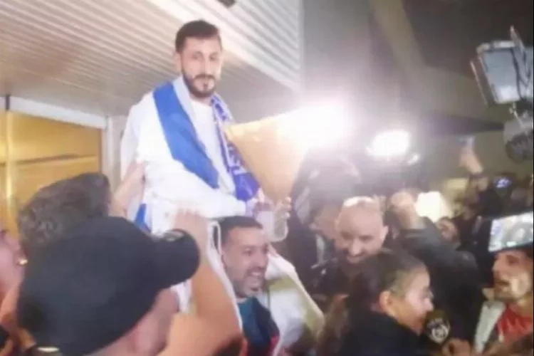 Türkiye'den gönderilen İsrailli futbolcu Jehezkel ülkesinde omuzlarda karşılandı