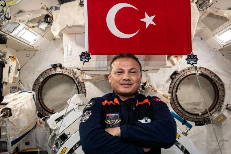 Türkiye'nin ilk astronotu Alper Gezeravcı’nın uzay yolculuğu sona eriyor