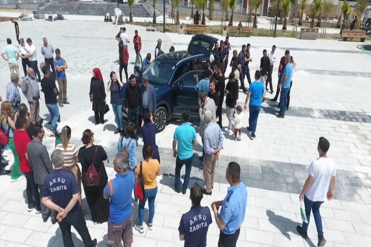 Türkiye'nin yerli otomobili Togg, Aksu'da sergilendi