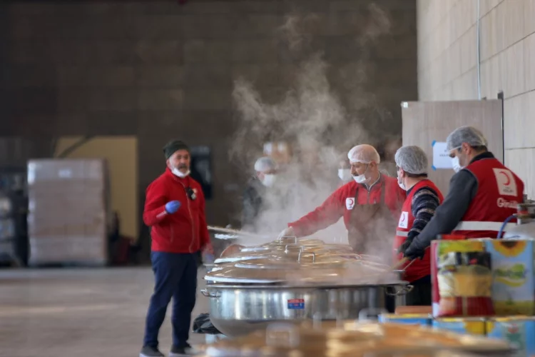 Türk Kızılay, Kahramanmaraş'ta depremzedelerin sıcak yemek ihtiyacını karşılıyor