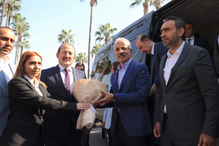 Ulaştırma ve Altyapı Bakanı Uraloğlu, Mersin'de yatırımları değerlendirdi