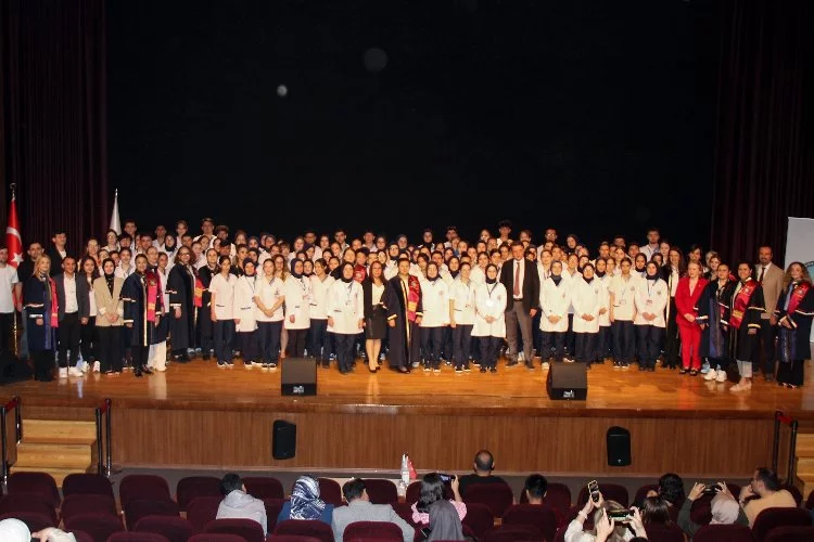 Uludağ Üniversitesi Hemşirelik Bölümü’nü kazanan öğrenciler için “Üniforma Giyme Töreni” düzenlendi
