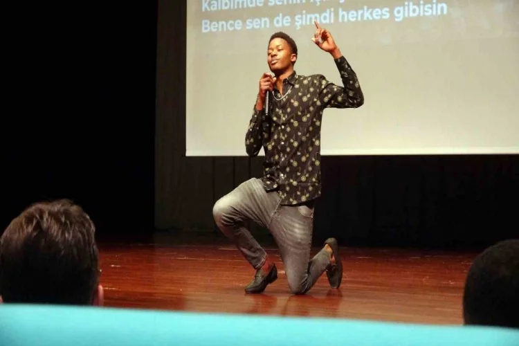 Uluslararası öğrenciler Türkçe şiir okumada birbiriyle yarıştı