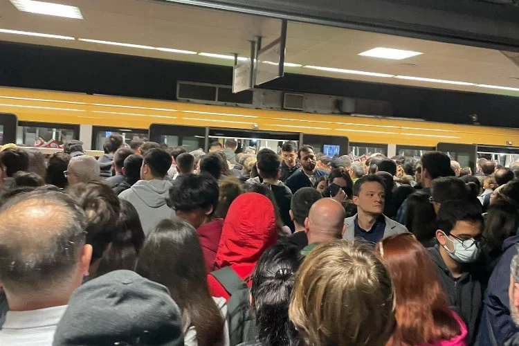Üsküdar-Samandıra Metrosu teknik arıza nedeniyle durdu