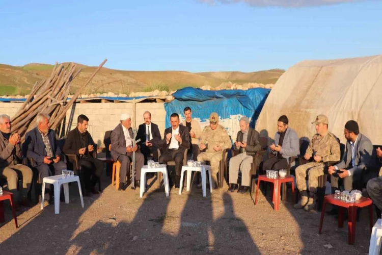 Vali Hacıbektaşoğlu, sütlüce mezrasında özbek ailesine taziye ziyaretinde bulundu