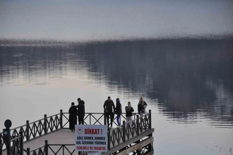 Yağmurlu ve karlı günlerin ardından tatilciler Abant Gölü Milli Parkı’na akın etti