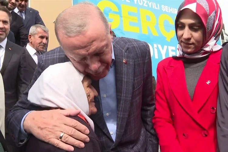 Yaşlı teyzeden, Cumhurbaşkanı Erdoğan'a: "20 yıldır seninle beraberim"