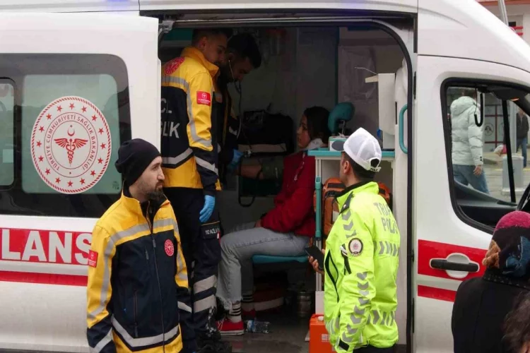 Yozgat’ta hafriyat kamyonu ile öğrenci servisi çarpıştı: 7 yaralı