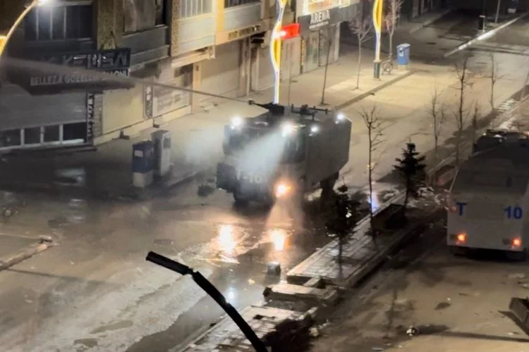 Doğu'da Van protestolarına polis müdahalesi