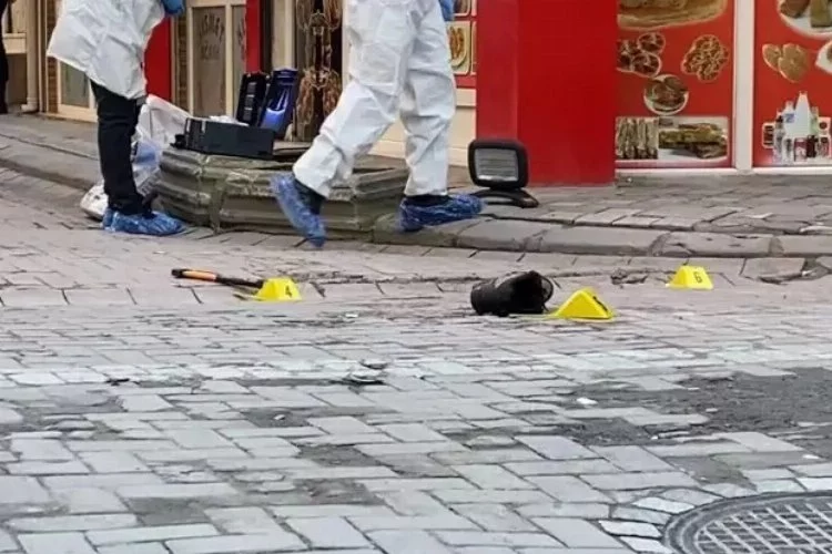 Zeytinburnu'nda baltayla cinayet: 1 ölü, 1 yaralı