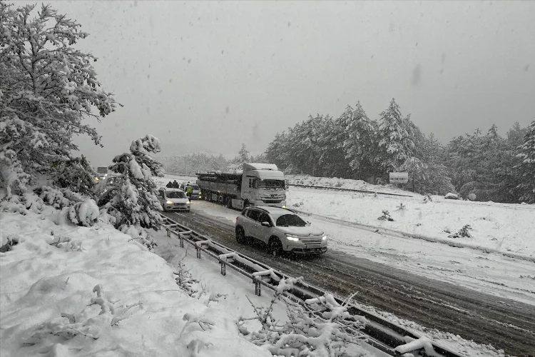 Zonguldak'ta kar ve fırtına etkili oldu
